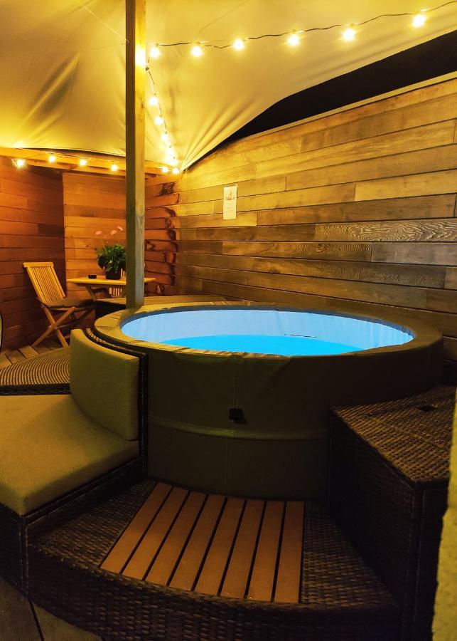 Gîte À l'Ombre du Clocher avec jacuzzi et sauna privatifs Celles  Extérieur photo